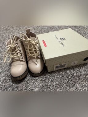 Buns & Roses Kids Cream Lace-Up Ankle Boots